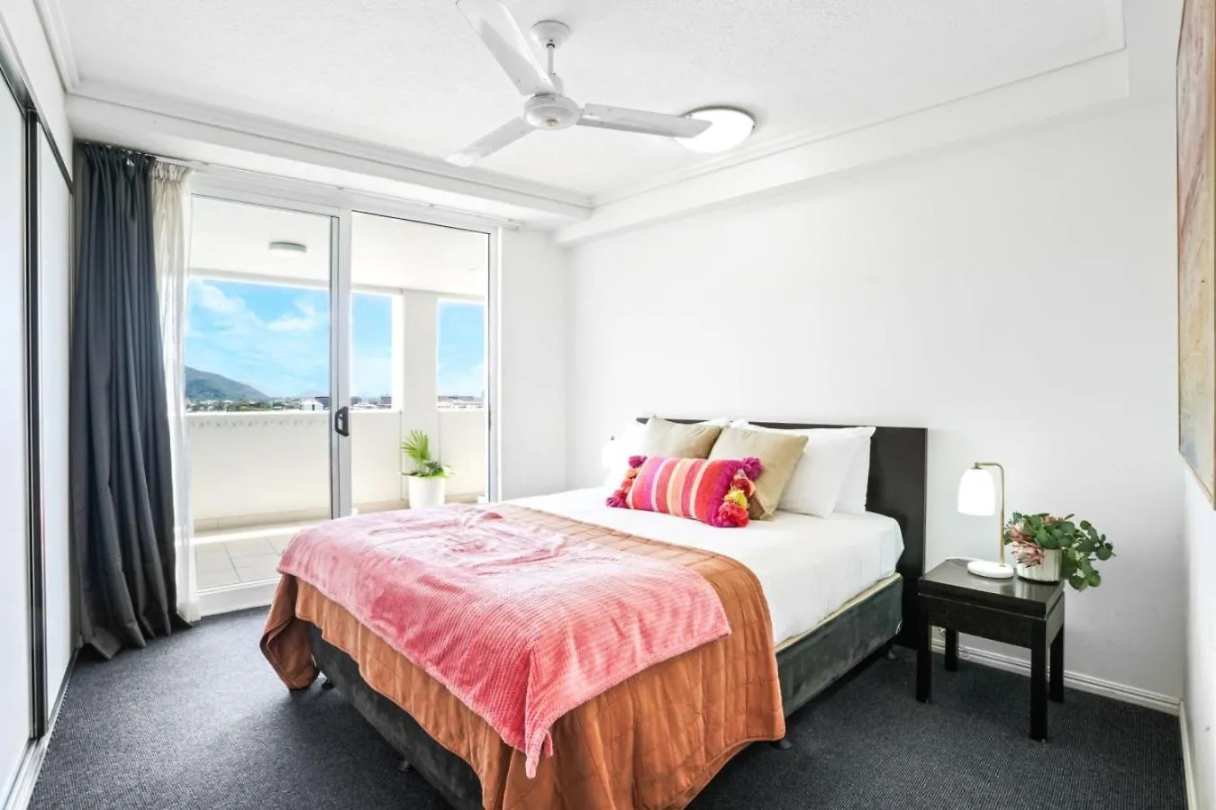 Cairns Central Apartment 1011
